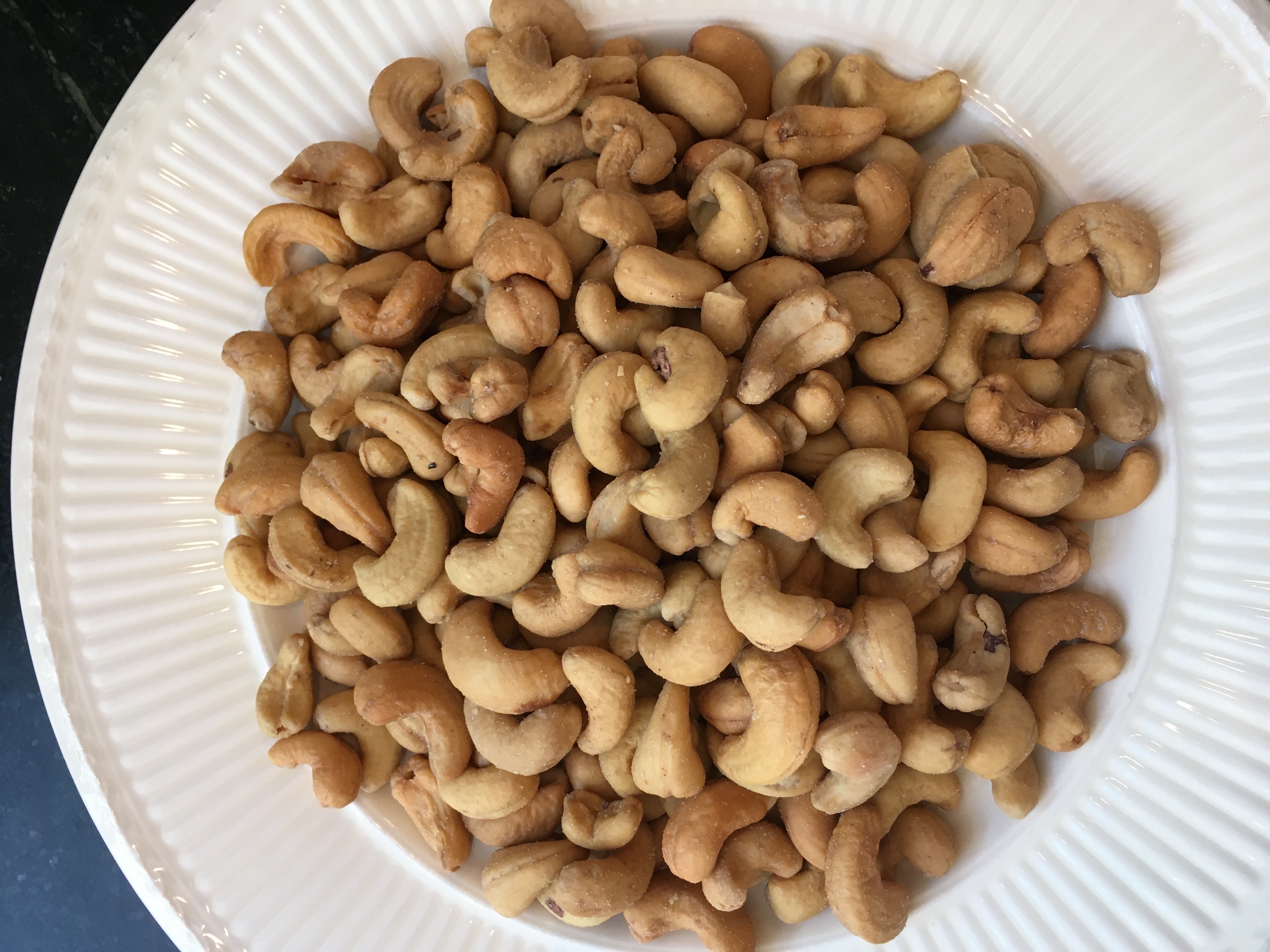 PLANTERS whole cashews